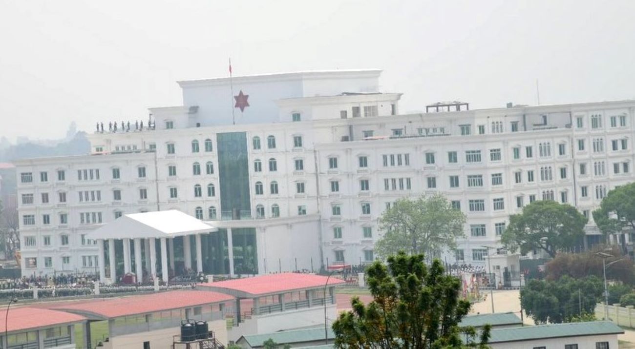 चीनबाट सेनाले ल्यायो स्वास्थ्य सामग्री