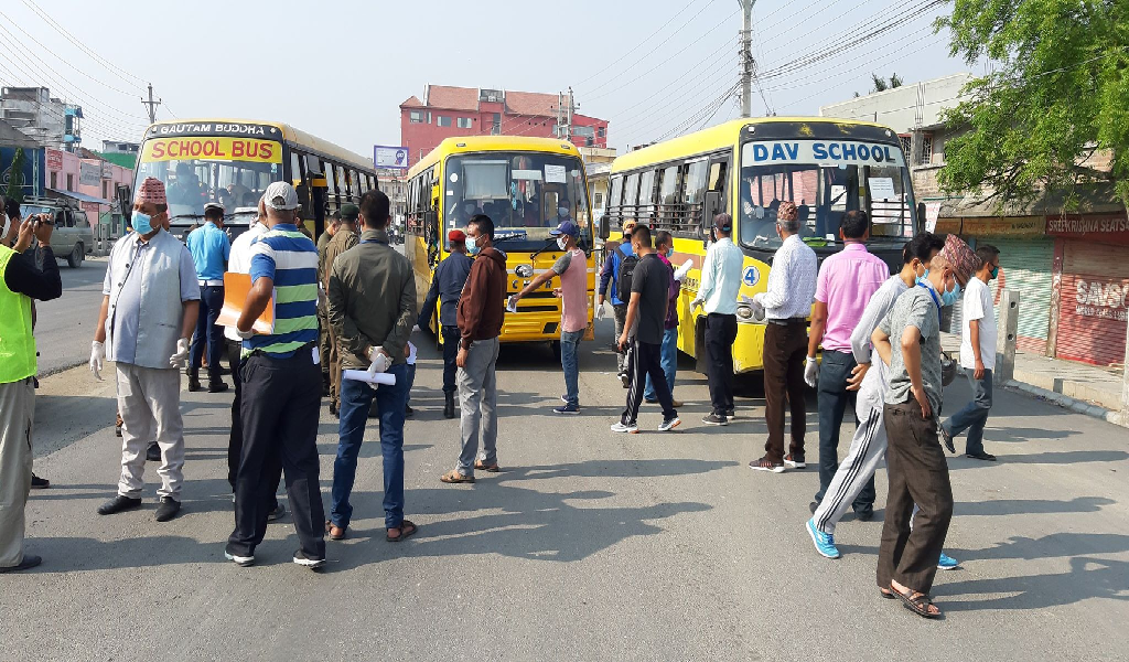विराटनगरमा अलपत्र परेका सर्वसाधारणलाई शैक्षिक संस्थाको सहयोगमा उद्धार
