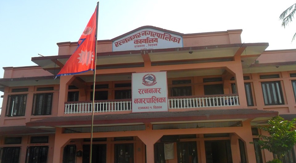 प्रहरीले गाडी दुरुपयोग गरेकोप्रति रत्ननगर नगरपालिकाको आक्रोश