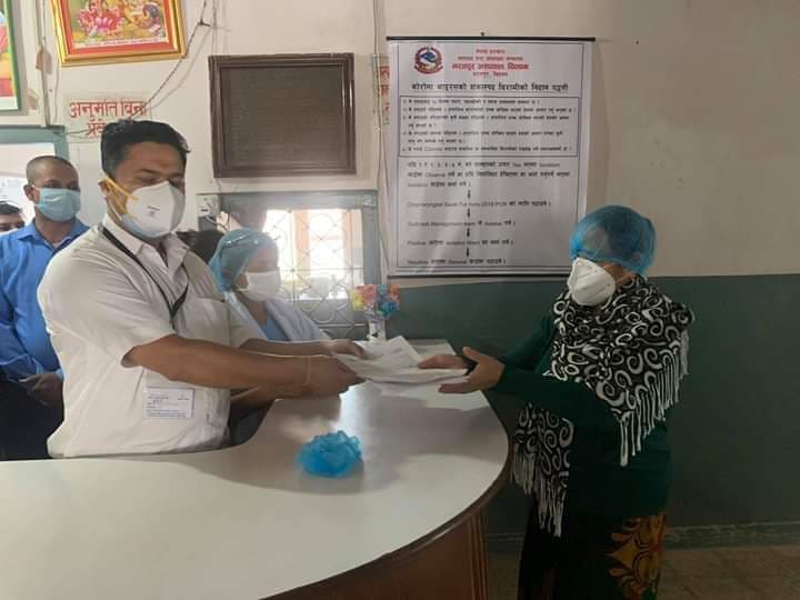 कोरोनालाई जितेर फर्किइन् राप्तिकी महिला