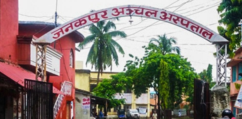 जनकपुरको कोभिड विशेष अस्पतालमा उपचाररत कोरोना संक्रमित व्यक्ति झ्याल फोडेर भागे