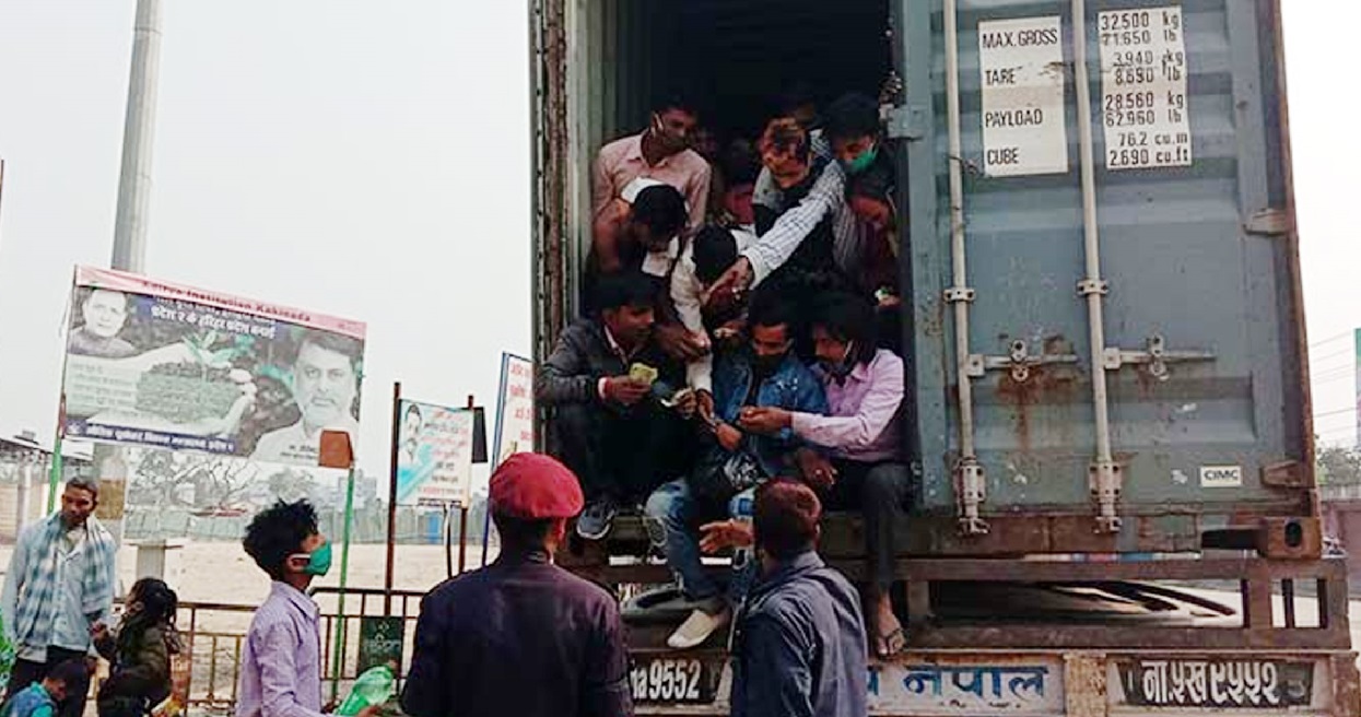 कन्टेनर भ्यानमा लुकेर आएका ५० भारतीय नागरिक समातिए