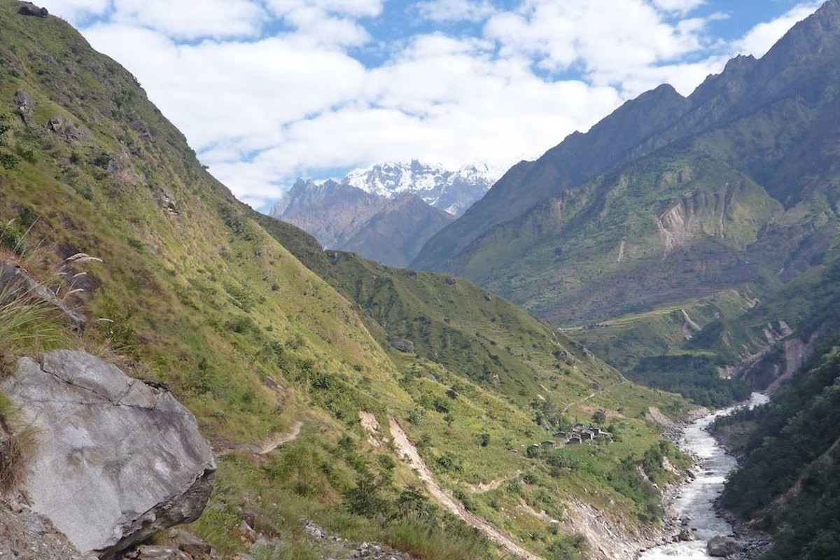 व्यासको छाङ्गरु र तिङ्करमा खाद्यान्न ढुवानी