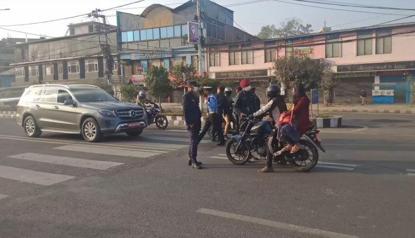 कोरोना कहर : जनस्तरबाटै लकडाउन उल्लङ्घन बढ्दो