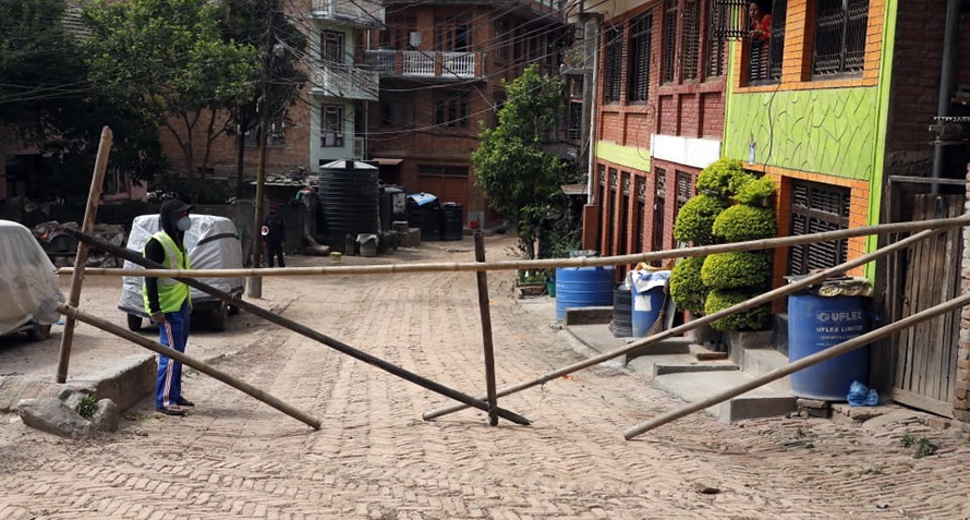 कोरोना संक्रमित भेटिएपछि भक्तपुरको ल्योसिखेल सिल