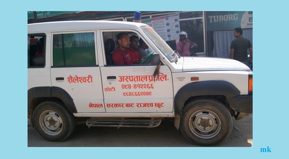 एम्बुलेन्स चलाएर बिरामी अस्पताल पुर्‍याउदै : वडाध्यक्ष राजेन्द्र खड्का