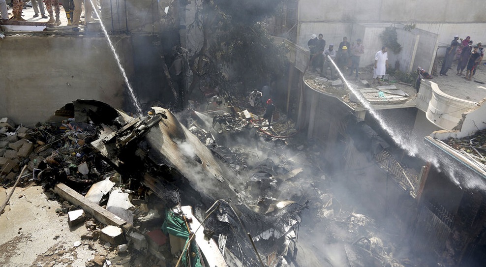 पाकिस्तान विमान दुर्घटनाः विमानमा सवार १०७ जनाकै मृत्यु