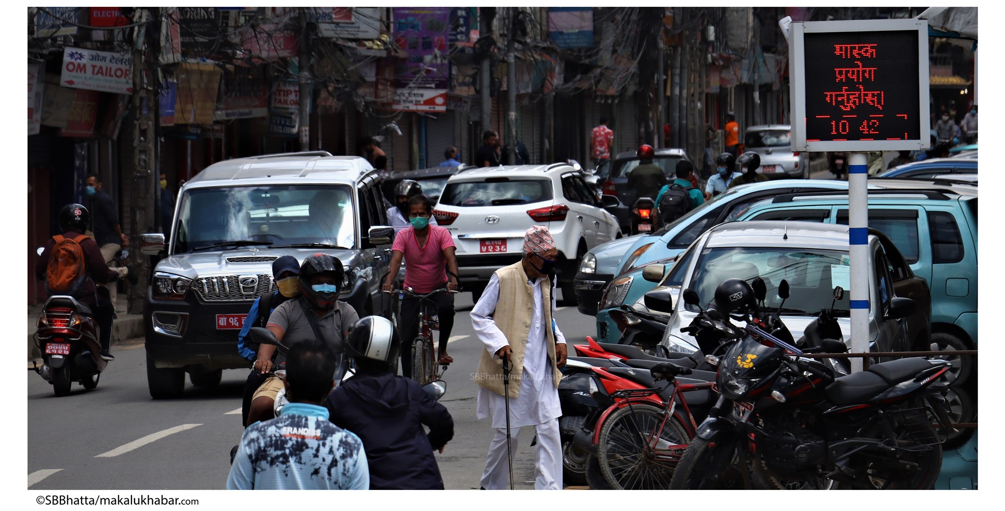 पट्यार लाग्दो लकडाउनः सडकमा बाक्लियो सवारी, निस्कन थाले नागरिक(फोटो फिचर)