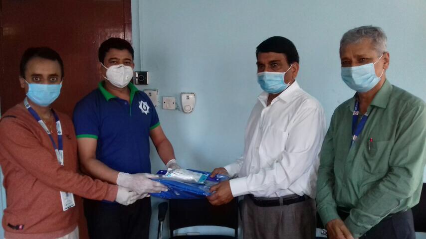 बैंक अफ काठमाण्डूद्वारा वीर अस्पताललाई २०० थान पीपीई सहयोग