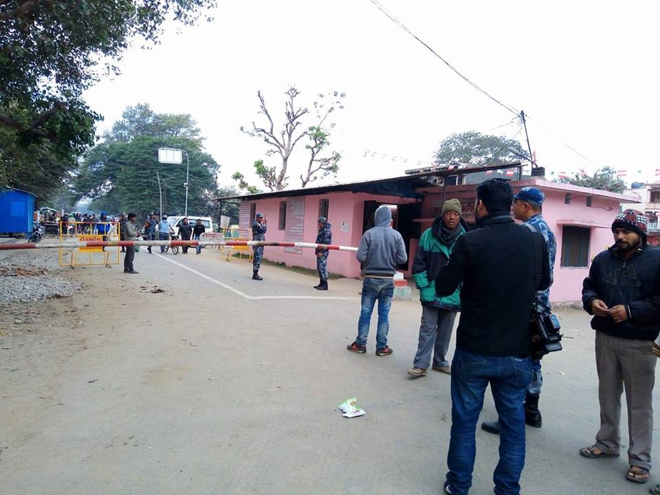 १४ लाख बढीको अवैध कपडा र विद्युतका सामान बरामद
