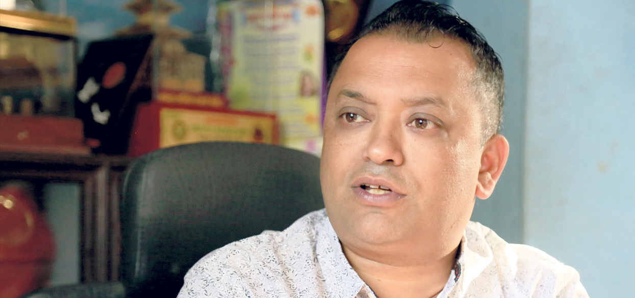 ‘स्वास्थ्य सामग्रीको सूची राखेर संसदमा छलफल चलाउन तयार हुनुहुन्छ प्रधानमन्त्री ज्यू ?’