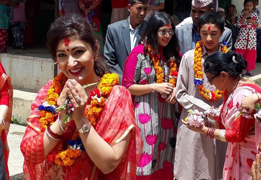 स्वदेश फर्किइन् हिमानी शाह