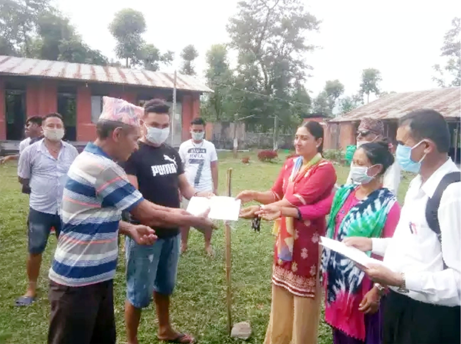 क्वारेन्टाइनमा बसेका मजदुरबाट हजारका दरले शुल्क उठाइयो