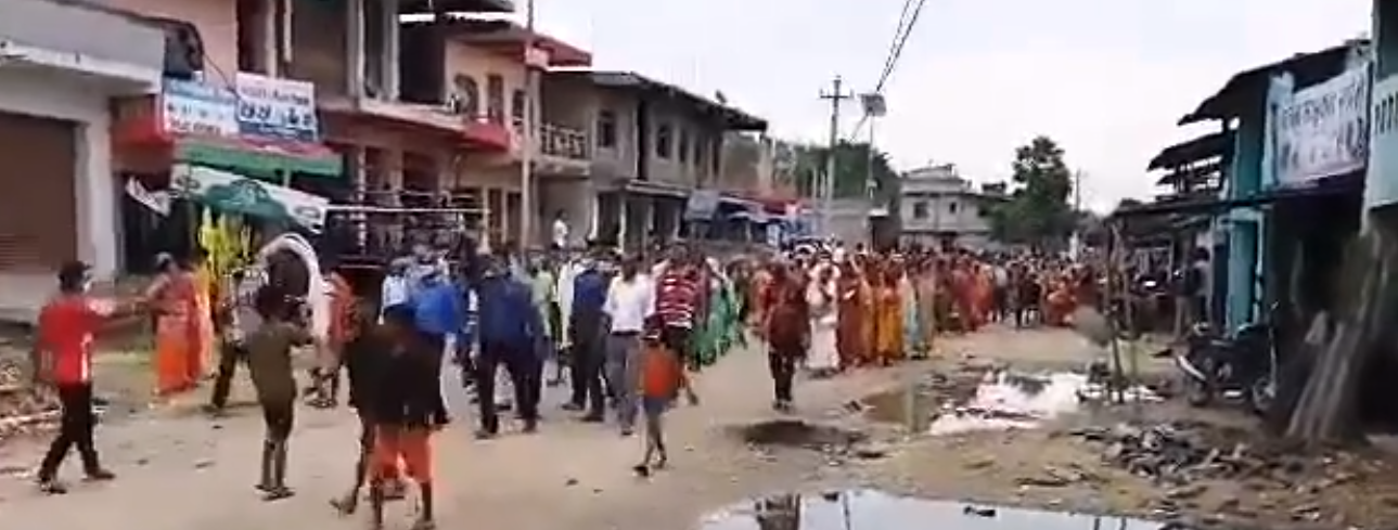 राहत वितरणमा असन्तुष्टी जनाउँदै भंगहा नगरपालिकामा सयौंको जुलुस
