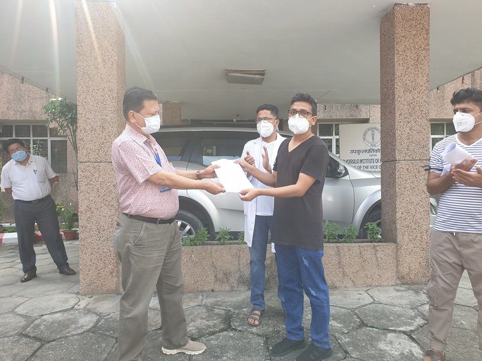 चिकित्सक माथि आक्रमणको विरोधमा वीपीका उपकुलपतिलाई ज्ञापनपत्र