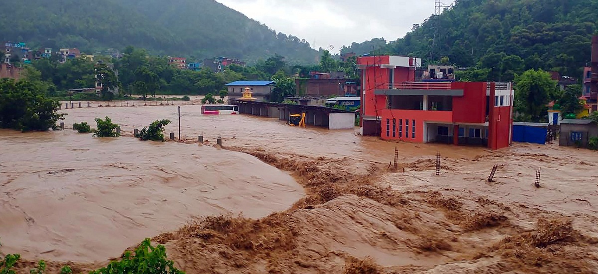 बुल्दीखोलाको बाढीले डुबानमा परेका घर