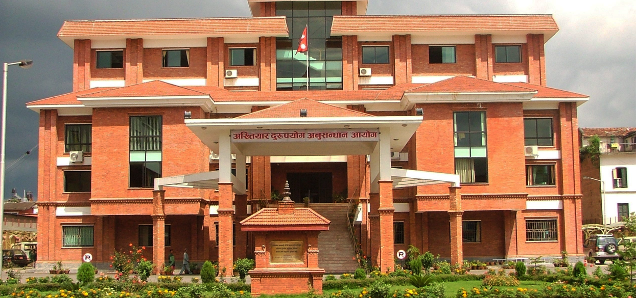 अख्तियारको ३० ‘स्टिङ अपरेसन’ : सहसचिवसमेत पक्राउ