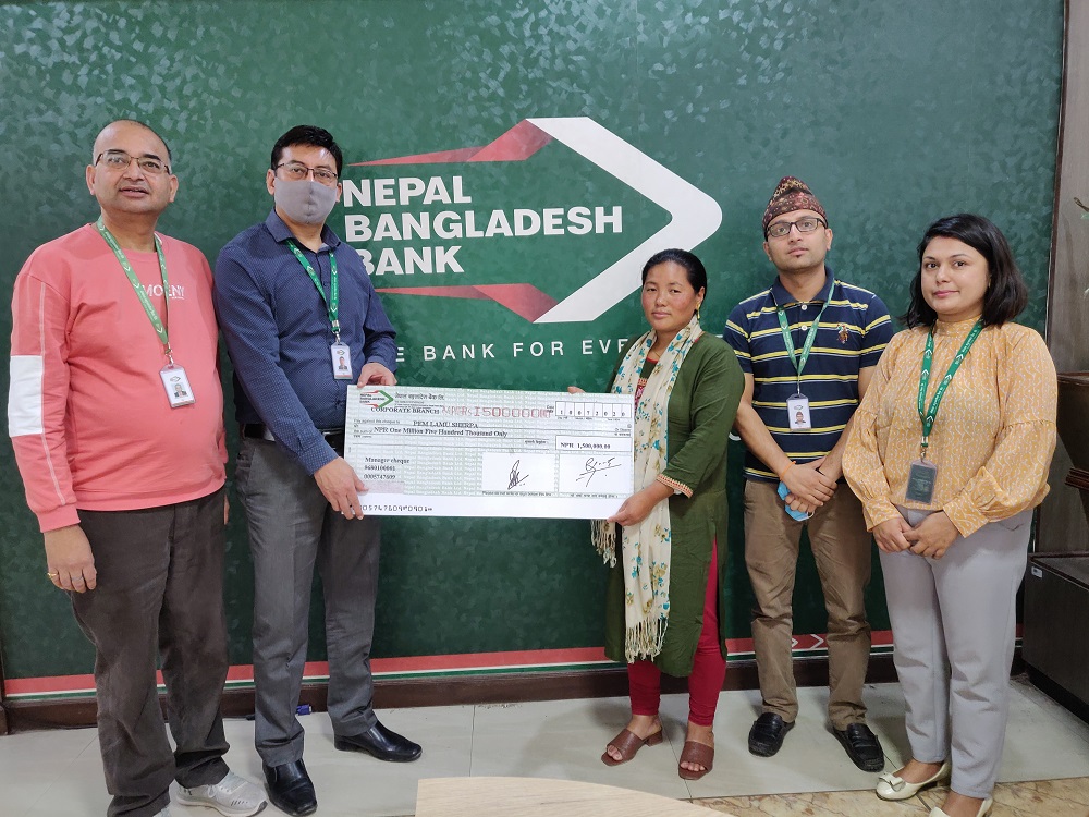 नेपाल बङ्गलादेश बैंकद्वारा १५ लाख बिमा रकम हस्तान्तरण
