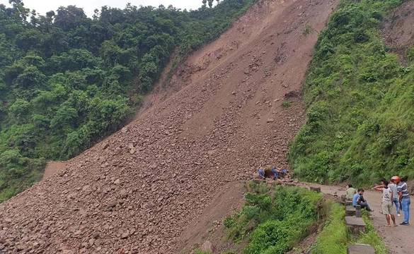 गोरखामा पहिरोले ८ घर पुरिए, ४० घर जोखिममा