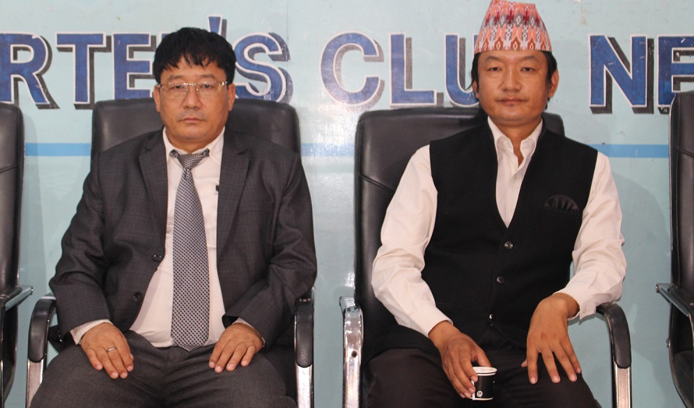 खानेपानी महशुलको दोहोरो मारमा धरानवासी, संघर्ष समितिले बुझायो ज्ञापनपत्र (भिडियाेसहित)