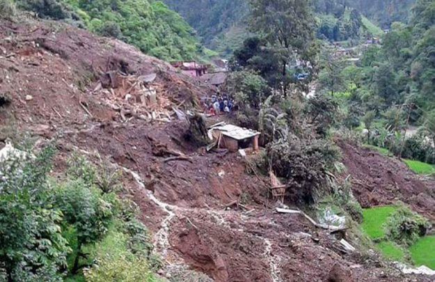 बझाङमा पहिरोले बगाउँदा २ बालक बेपत्ता, ४ घाइते