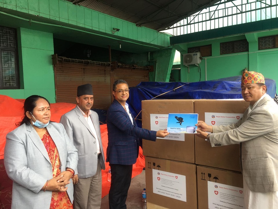 स्वीस सरकारद्वारा पीसीआर मेसिन हस्तान्तरण