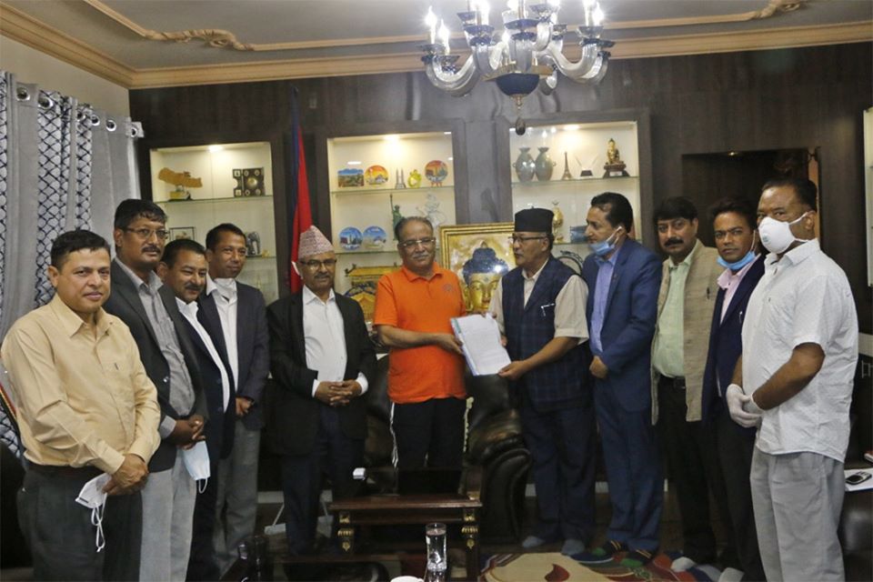 यातायात व्यवसायी र मजदूरका समस्या समाधान गर्न राहतको व्यवस्था गर्नुपर्छ : प्रचण्ड