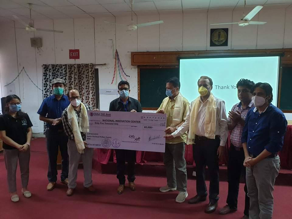 जुनिअर रेसिडेन्ट वेलफयर सोसाइटीद्वारा राष्ट्रिय आविस्कार केन्द्रलाई नगद सहयाेग