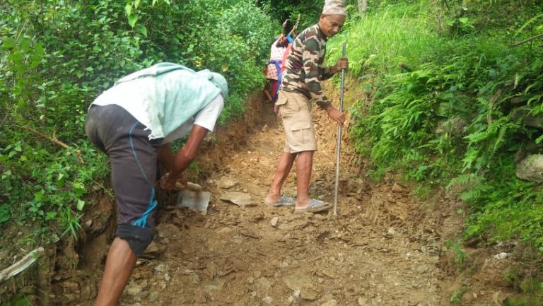 स्थानीय आफैँले मर्मत गरे ४ किलोमिटर गोरेटो बाटो
