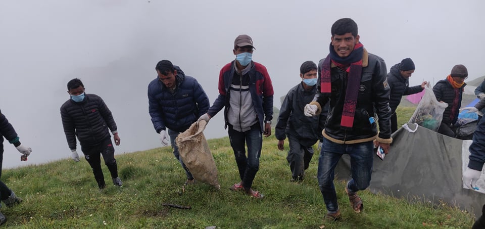 नेविसंघ नेता रावलको अगुवाइमा प्रसिद्ध धार्मिकस्थल बडिमालिकामा सरसफाइ