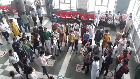 कोरोना स्वास्थ्य सामग्री नदिएको प्रति वीपीका नर्सहरु आन्दोलित (भिडियो सहित)