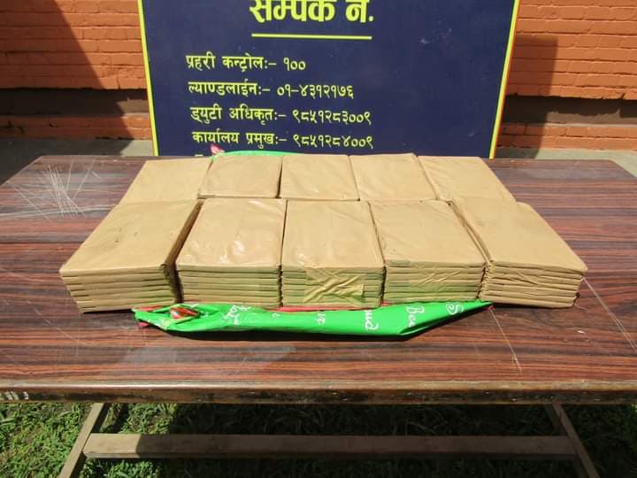 ९ किलो ३५० ग्राम चरेससहित धादिङकी एक युवती पक्राउ