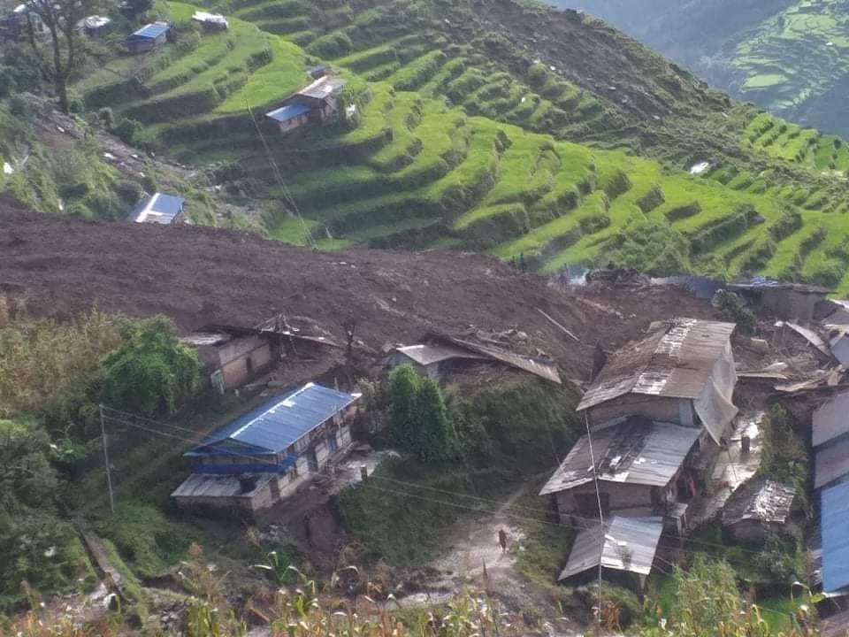 पहिरोमा परेर एकैदिन १७ जनाको मृत्यु, २८ अझै बेपत्ता