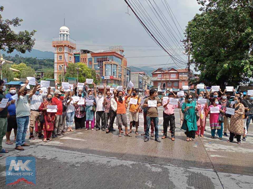 कुलमान घिसिङको समर्थनमा धरानमा प्रदर्शन, पुनः नियुक्तिको माग
