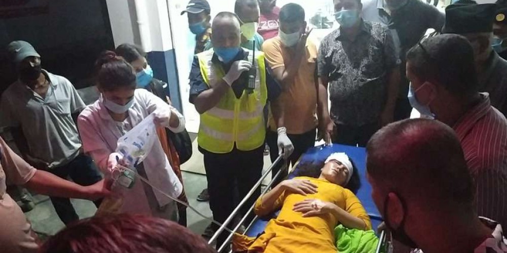 दुर्घटनामा गम्भीर घाइते सांसद थापालाई हेलिकोप्टरमार्फत काठमाडौं ल्याइयो