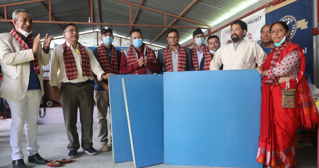 सृजनशिल बाल सेवा परिवारलाई जुडो म्याट सहयोग