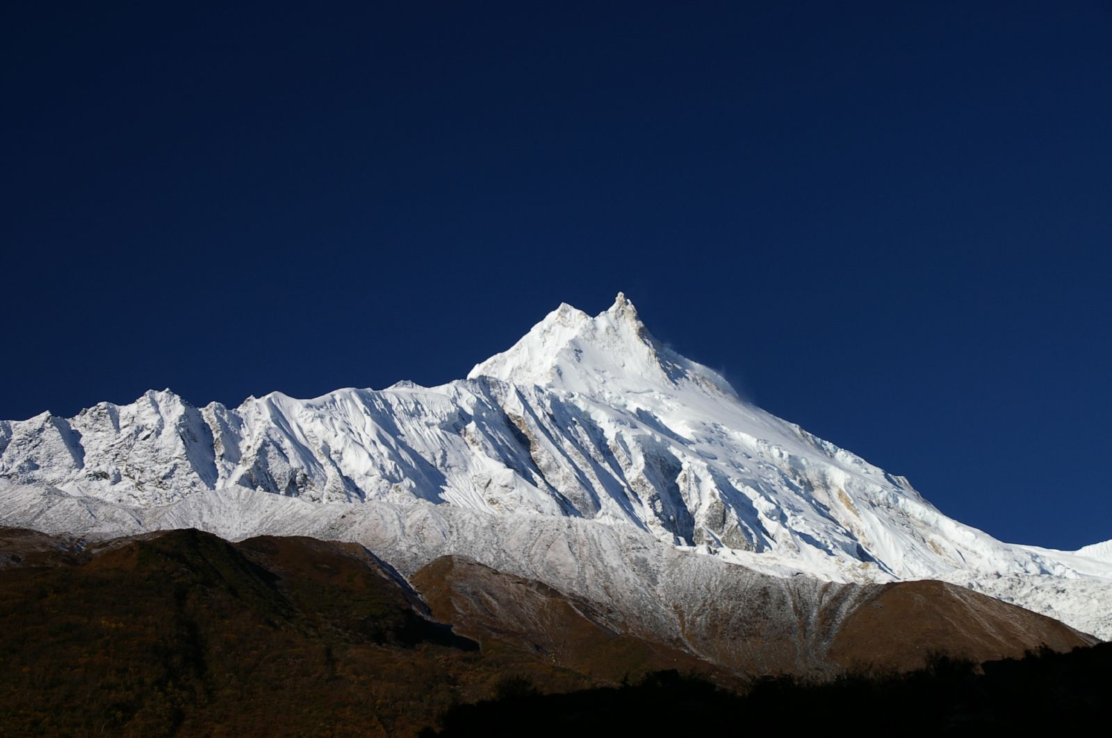 बहराइनका राजकुमारलाई लोबुचे र मनास्लु हिमाल आरोहणको अनुमति