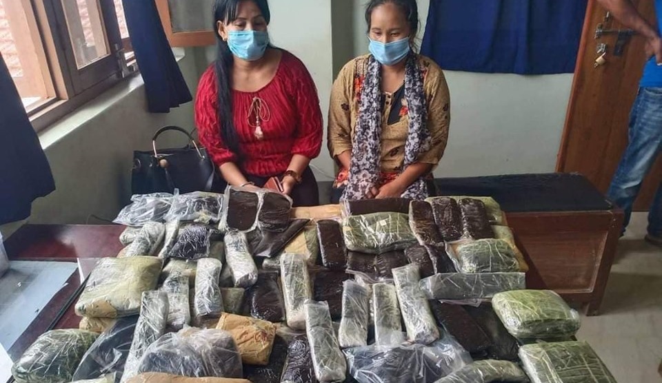 ३७ किलो चरेससहित दुई महिला पक्राउ