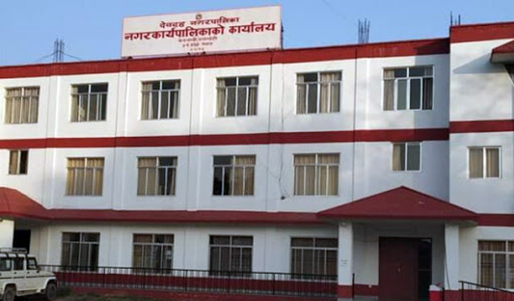 वडाअध्यक्षले दिए कर्मचारीलाई धम्की : नगरपालिकाको काम ठप्प
