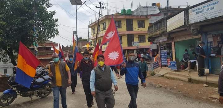 निषेधाज्ञाकाे अवज्ञा गर्दै दोलखामा राप्रपाको प्रदर्शन