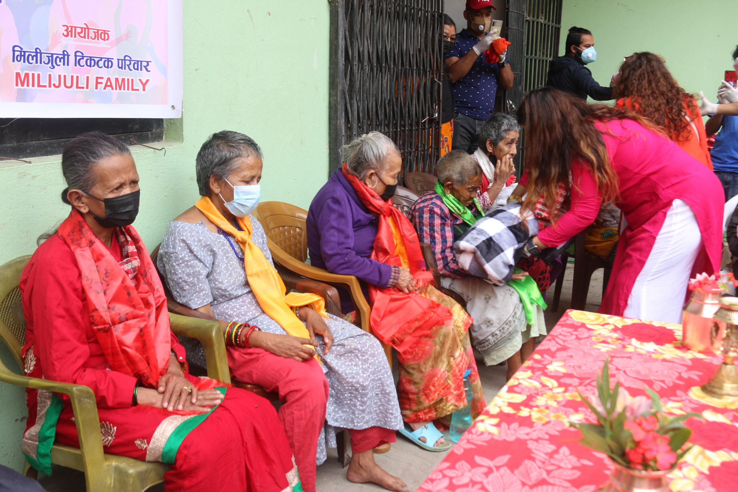 भोकाएकालाई भात र न्यानो कपडा