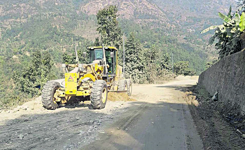 सुरु भयो बैतडी, दार्चुला र बझाङ जोड्ने सडक विस्तारको काम