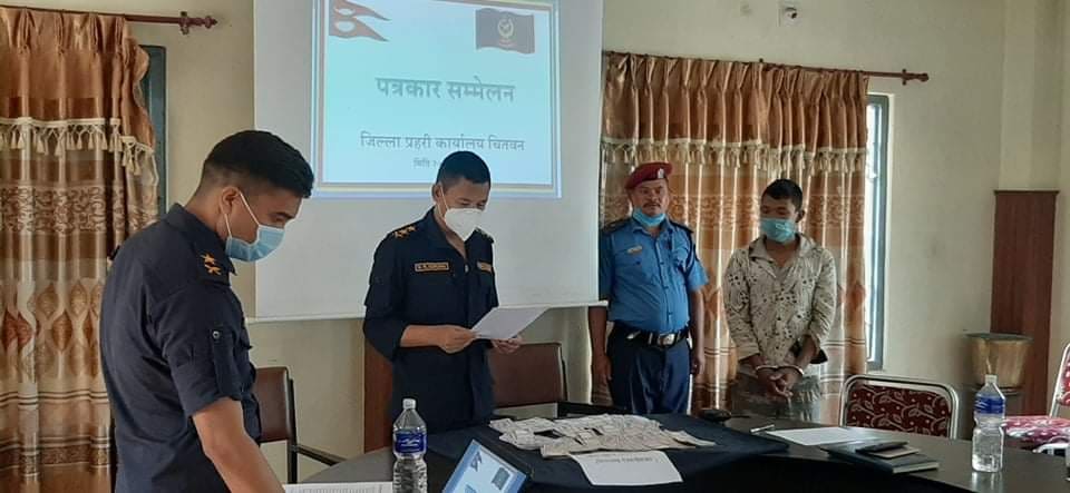 नक्कली नोटसहित एक जना पक्राउ