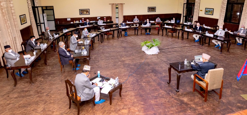 नयाँ मन्त्रीले सपथ खाएकै दिन १० सचिवको सरुवा, को कहाँ ?