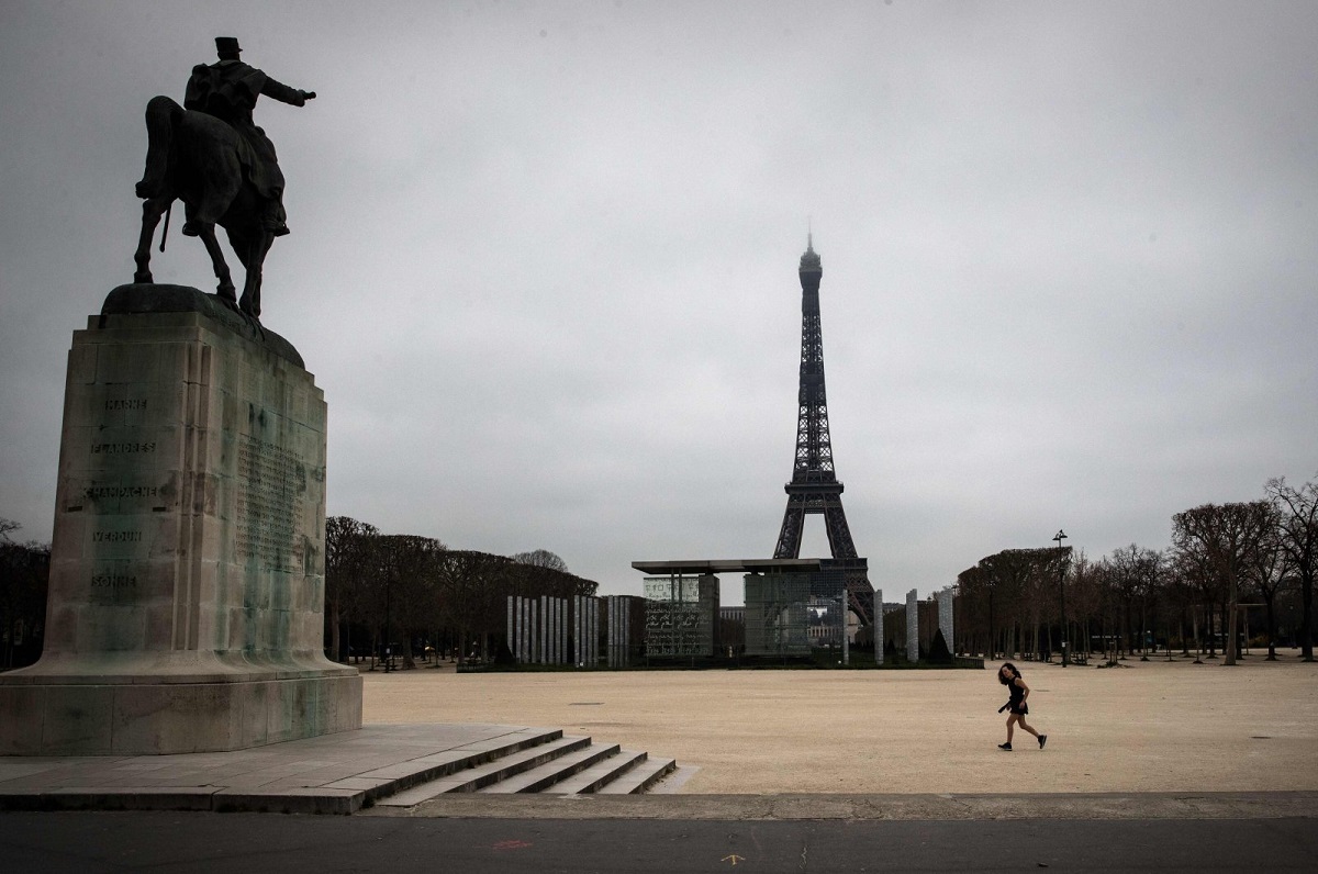 राजधानी पेरिससहित फ्रान्सका ९ शहरमा रात्रिकालिन कर्फ्यूको घोषणा