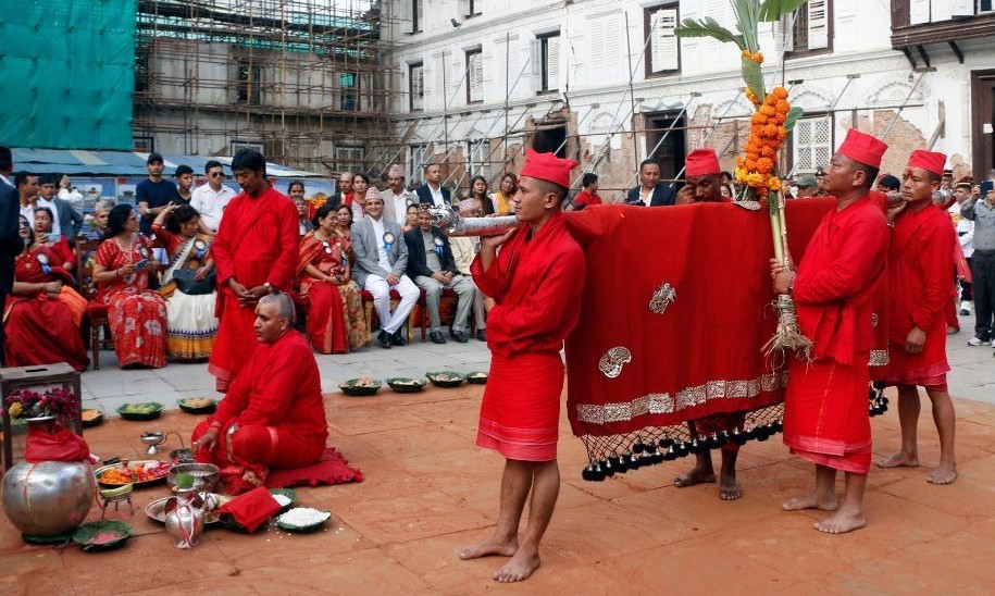 दशैँको सातौं दिन : शुभसाइतको प्रतीक फूलपाती भित्र्याइँदै