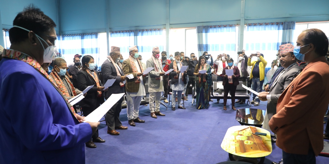 नवनियुक्त बोर्ड सदस्यद्वारा शपथ ग्रहण