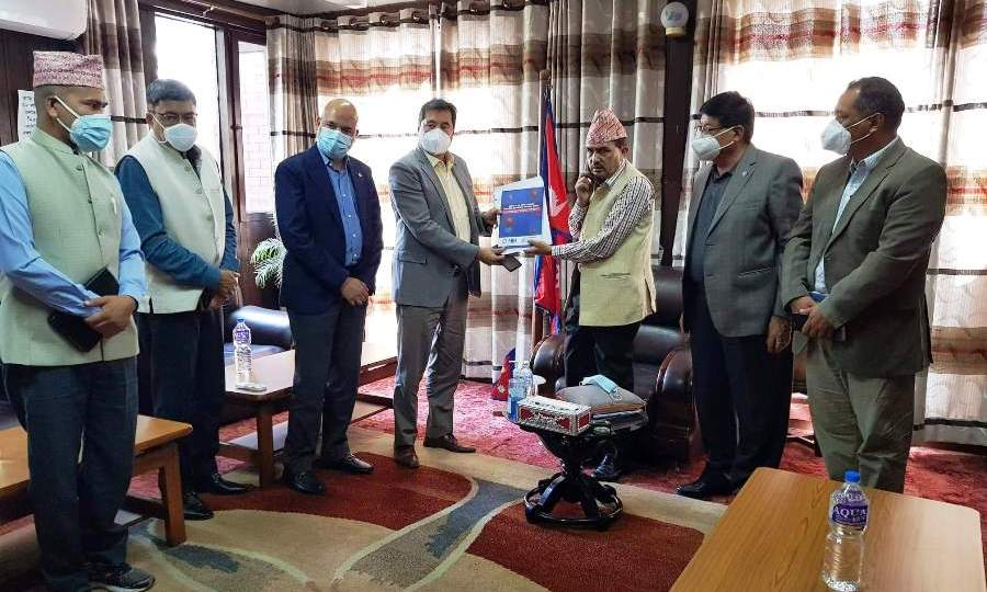 हल्लाको पछि नलाग्नुस्, पुनः लकडाउन हुँदैन :  स्वास्थ्यमन्त्री ढकाल