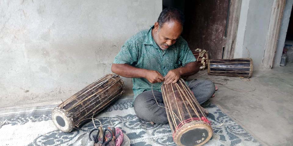 लोप हुँदै वादी समुदायको मादल बनाउने पेशा
