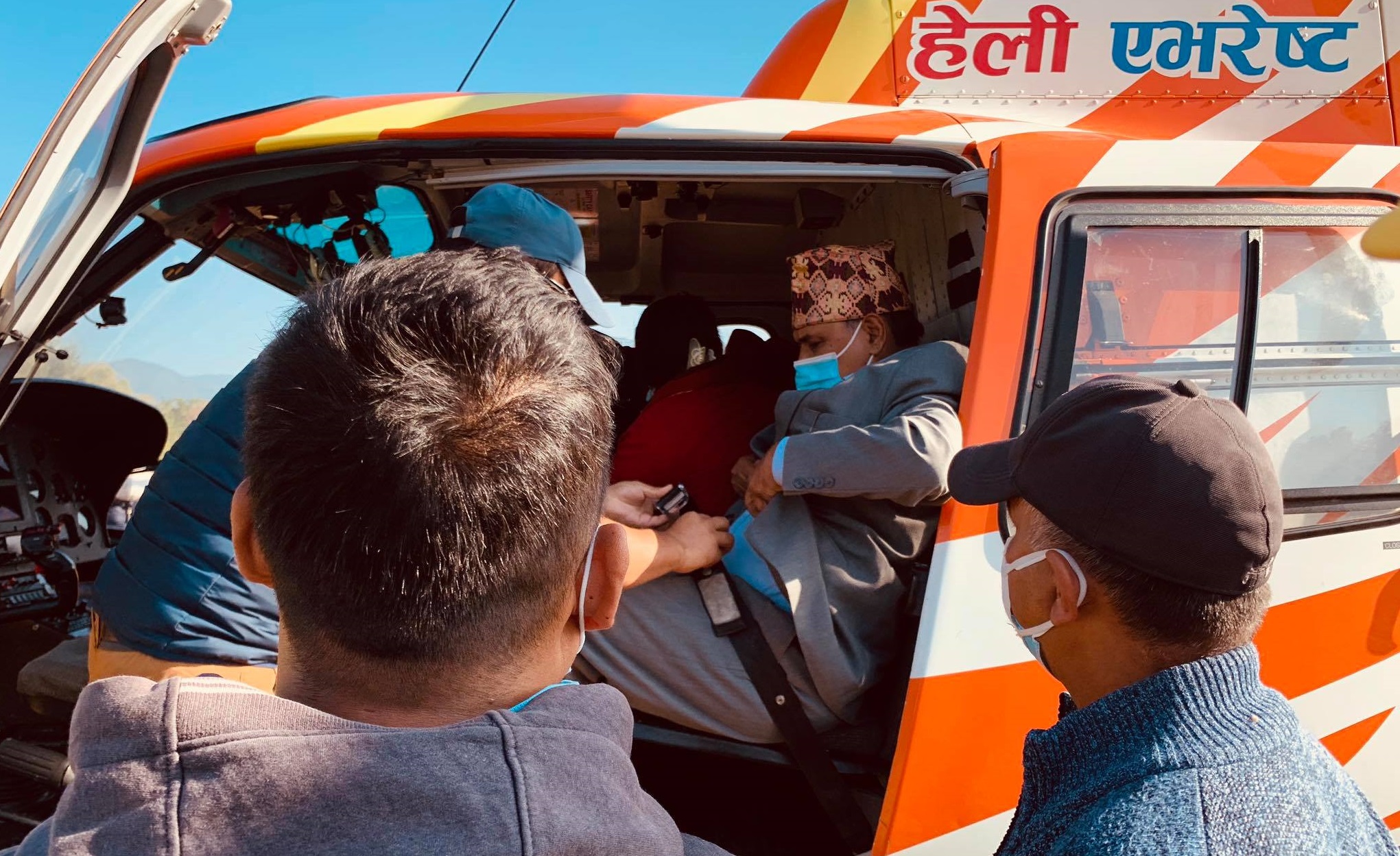 पूर्वसभामुख महरा पत्नीलाई थप उपचारका लागि हेलिकप्टरबाट ल्याइयो काठमाडौं